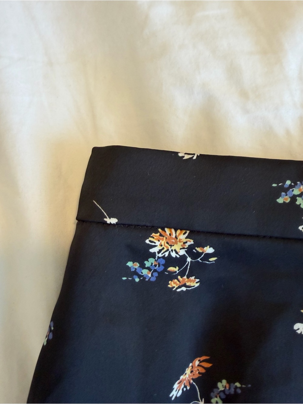 NWT Madewell Black Midi Skirt with Yellow and White Floral Print and buttons - Picture 4 of 7